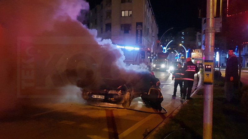 Seyir Halindeki Otomobil Alev Aldı