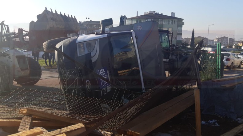 Kamyon Devrildi, Öğrencileri Allah Korudu