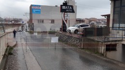 Körfez’de Vatandaş Yolu Trafiğe Kapattı