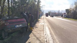 Kontrolden Çıkan Araç Ağaçlara Çarptı; Yaralı Var