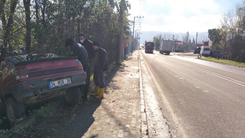Kontrolden Çıkan Araç Ağaçlara Çarptı; Yaralı Var
