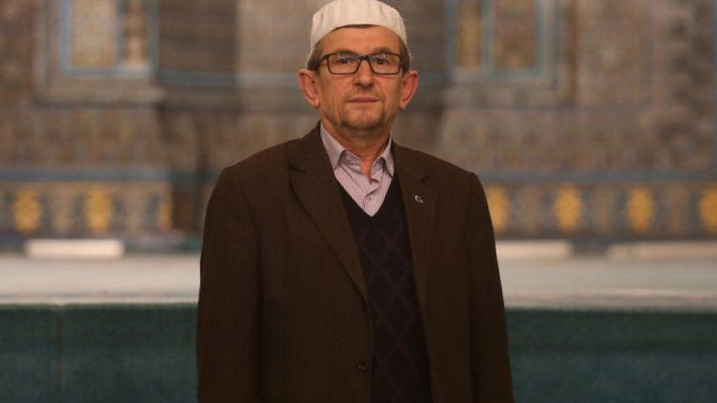 İmam Recep Uyar Kalbine Yenik Düştü