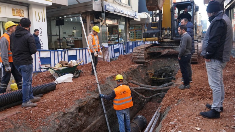 İzmit İstiklal Caddesinde Çalışmalar Hızla İlerliyor