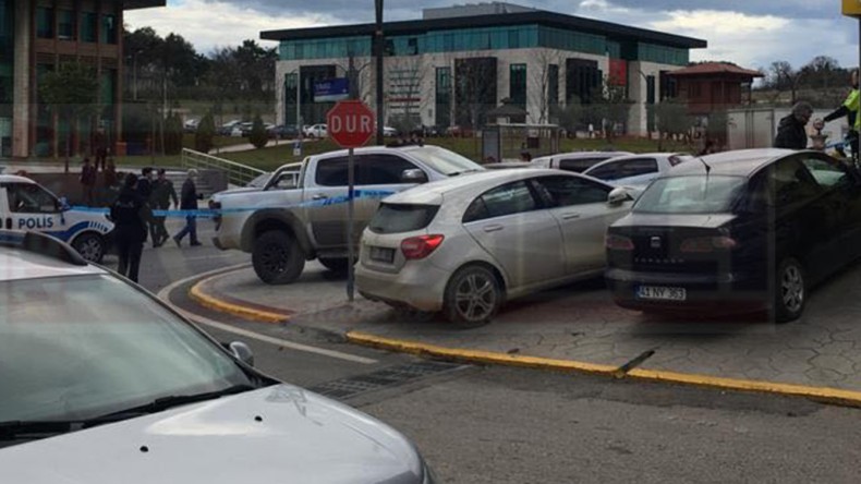 Başiskele’de Saldırı; Baba Oğul Silahla Vuruldu