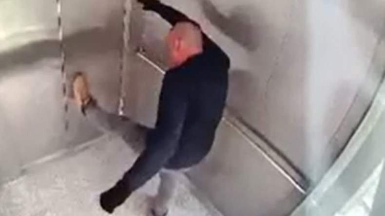 Üst Geçitte Asansöre Saldıran Yakalandı