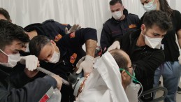 Marangozun Vücuduna Testere Saplandı