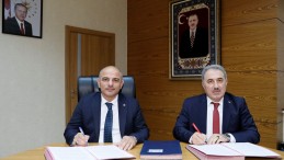 Belediye Başkanı Çalışanları Sevindirdi, İmzalar Atıldı