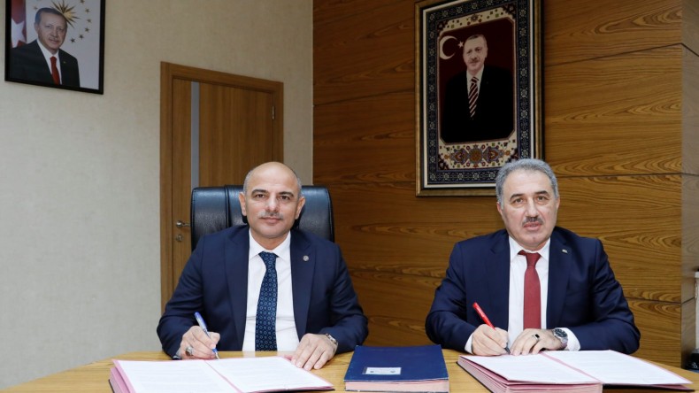 Belediye Başkanı Çalışanları Sevindirdi, İmzalar Atıldı