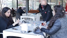 Bu Kafede Çaya Zam Yok