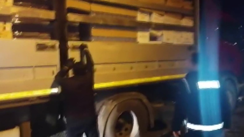 Durdurulan TIR’dan 1 Ton Kaçak Nargile Tütünü Çıktı