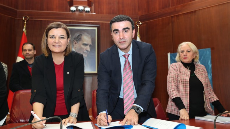 İzmit Belediyesi’nden Memurlara Yüzde 100 Zam