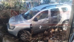 Otomobil İstinat Duvarı Üzerinde Asılı Kaldı