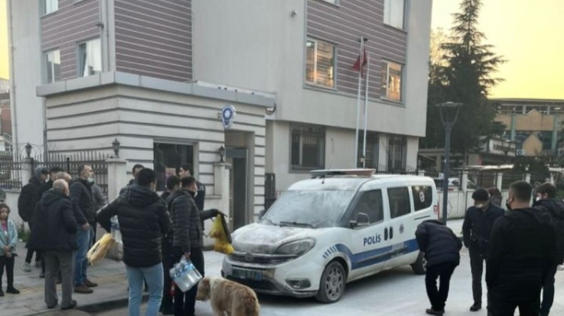 Gölcük’te Polis Aracını Yakmaya Çalışan Zanlı Tutuklandı