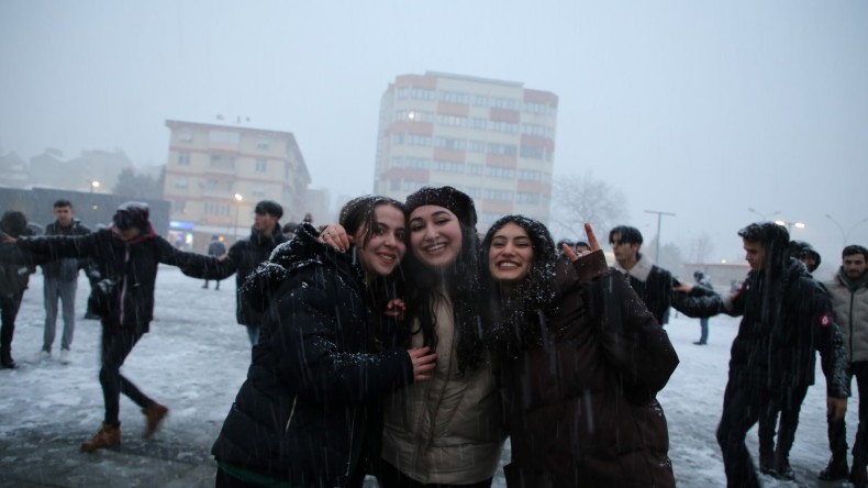 Başkan Büyükakın Davet Etti, Gençler Eğlendi