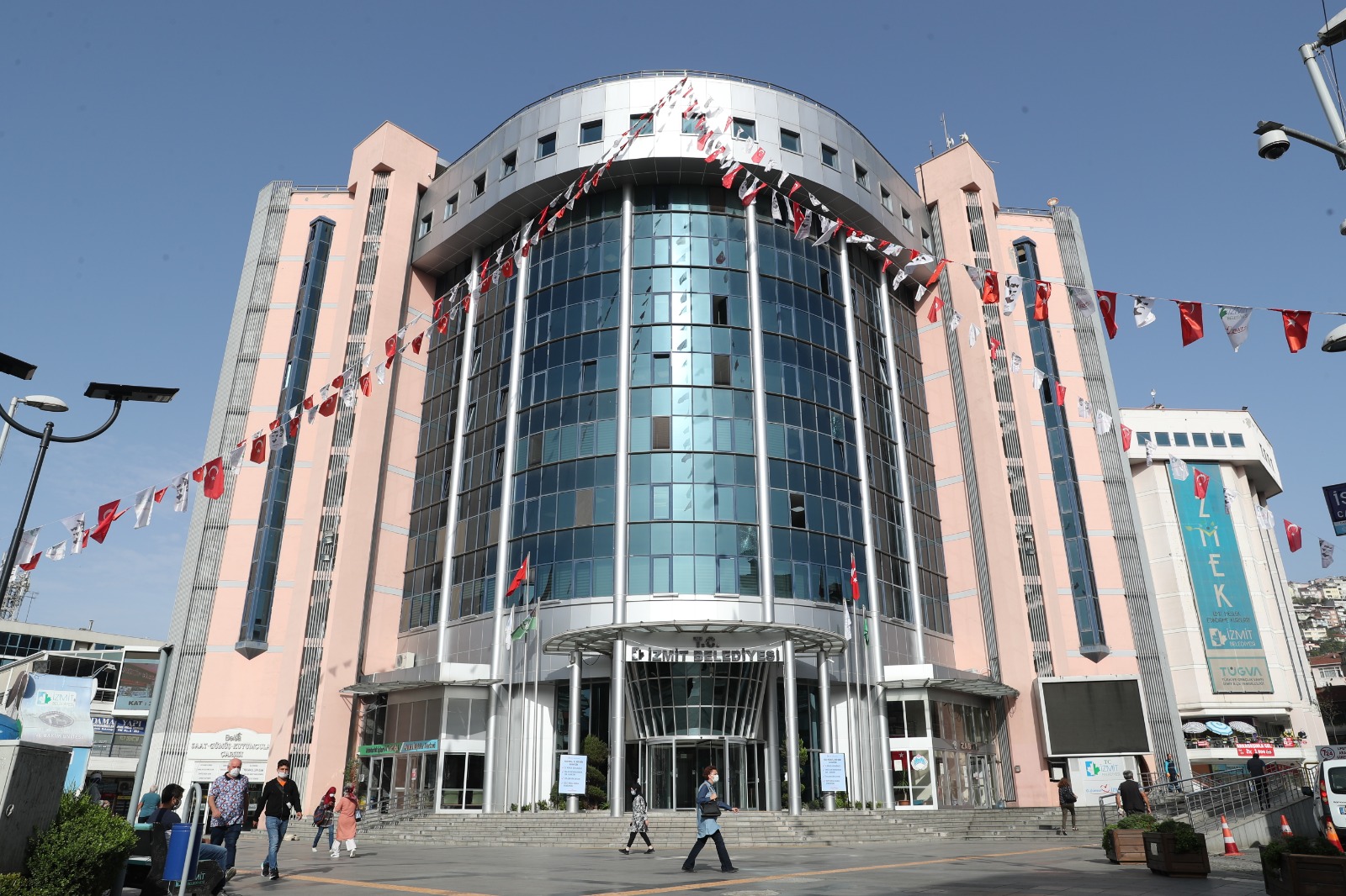 İzmit Belediyesi İnşaat Demir Ustası ve Makine Mühendisi Alacak