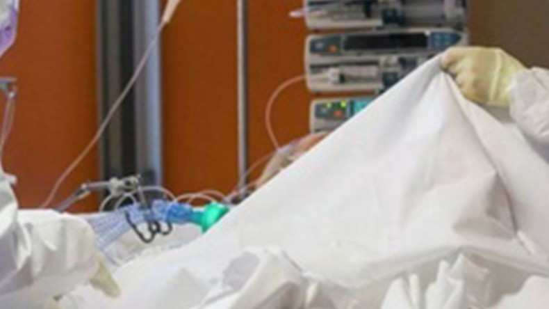 2 Çocuk Annesiydi; Koronaya Yenik Düştü