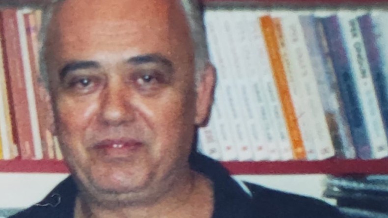 Kitabevi Sahibi 2 Çocuk Babasıydı; Kalbine Yenik Düştü