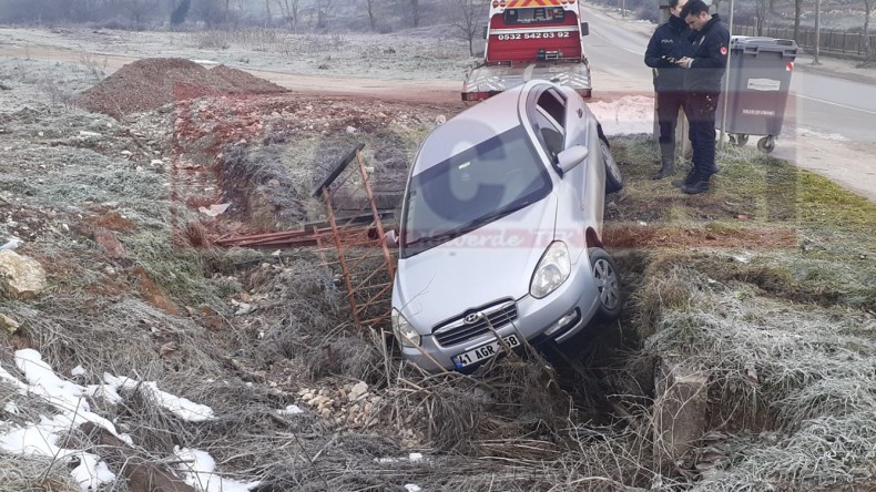 Kandıra Bağırganlı’da Araç Su Kanalına Uçtu