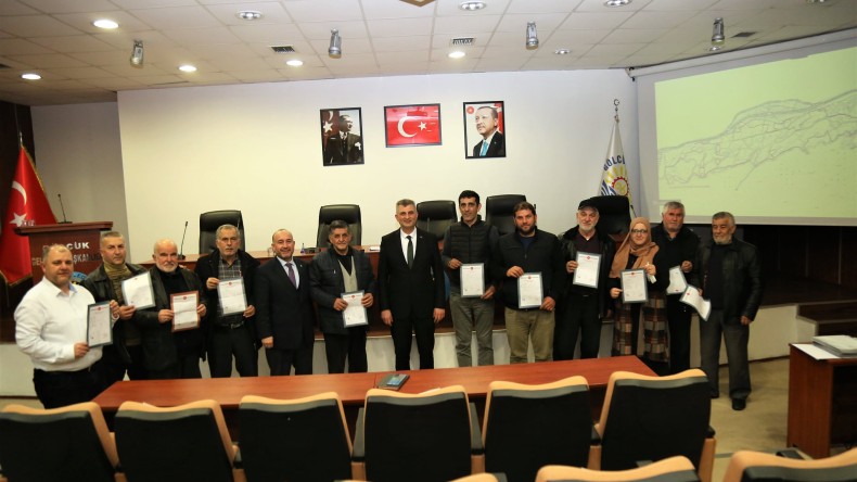 Gölcük Halıdere’de Hak Sahipleri Tapularına Kavuştu