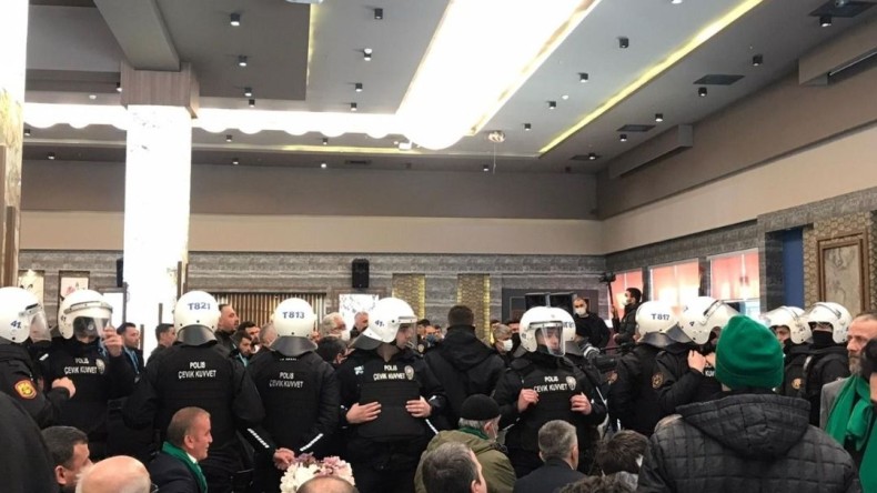 Pazarcıların Kongresinde Ortalık Karıştı