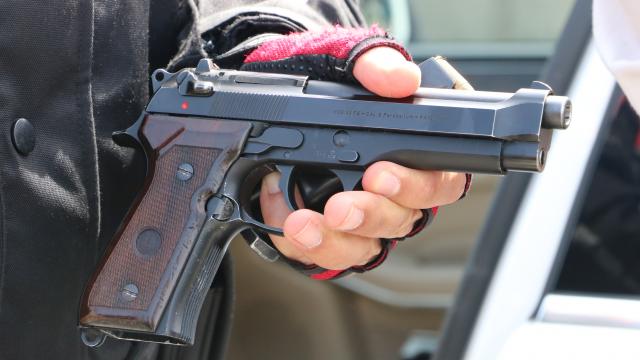 Silah Ateş Aldı, Polis Vuruldu