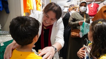 Ak Kadınlar Çocukların Yüzünü Güldürdü