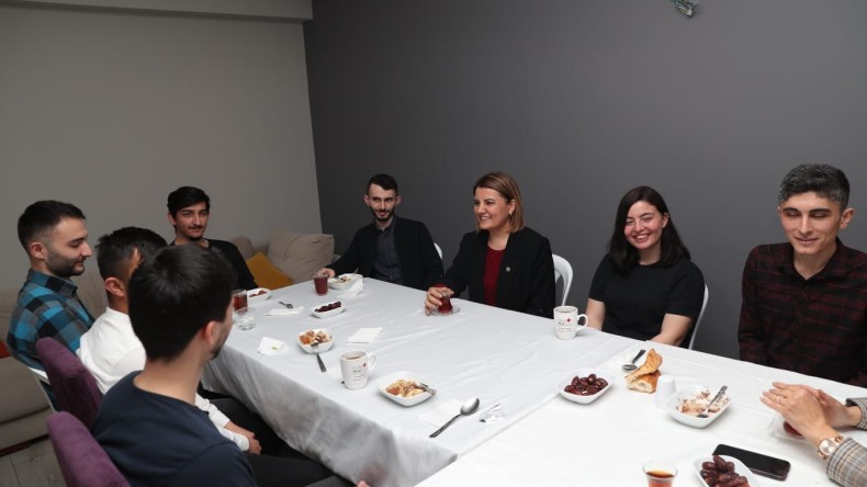 Hürriyet, Üniversite Öğrencilerinin İftar Sofrasına Konuk Oldu