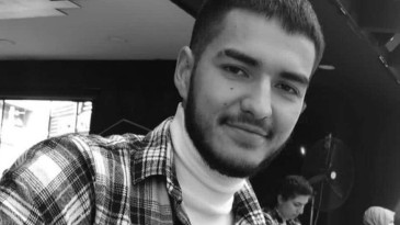 Kayalıklardan Düşen Genç Can Verdi