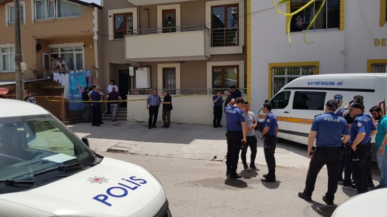 Silahını ateşledi eşini öldürdü, sonra intihar etti