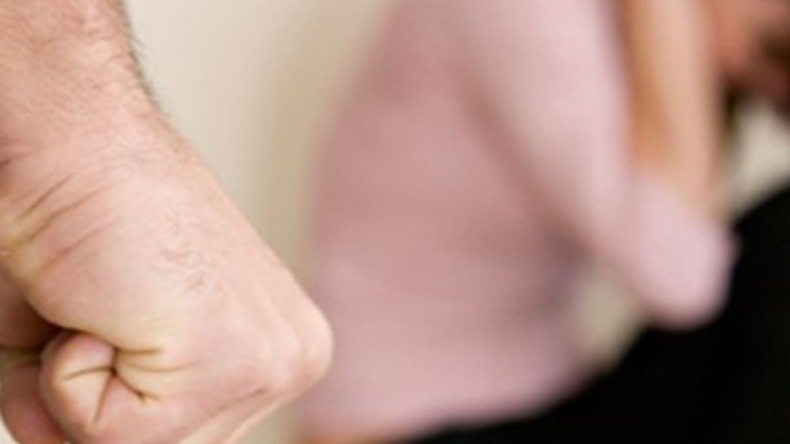 Öfkeli Koca eşini pencereden aşağıya attı