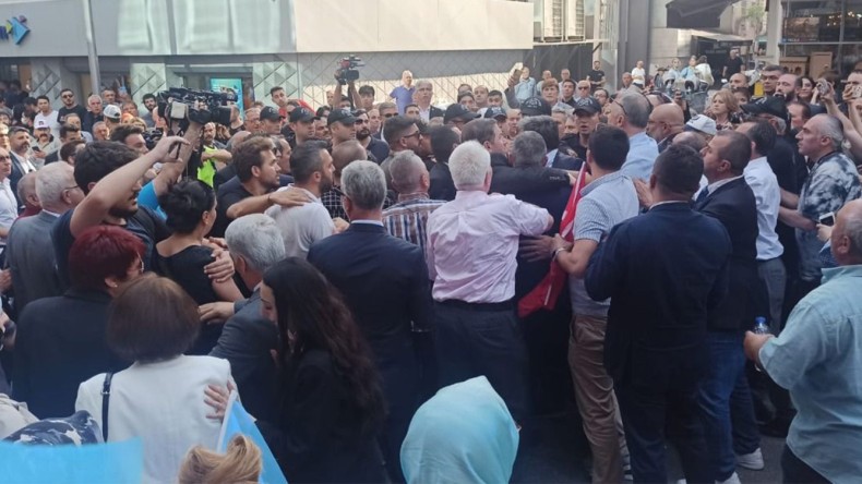 Akşener İzmit’e gelirken kavga çıktı