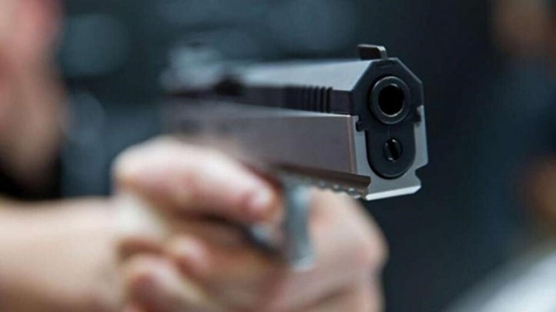 Eşi ve kardeşine Otobüs Terminalinde kurşun yağdırdı