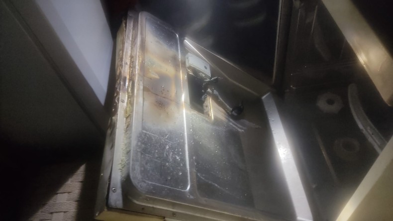 Bulaşık Makinesi Çalışırken Alev Aldı