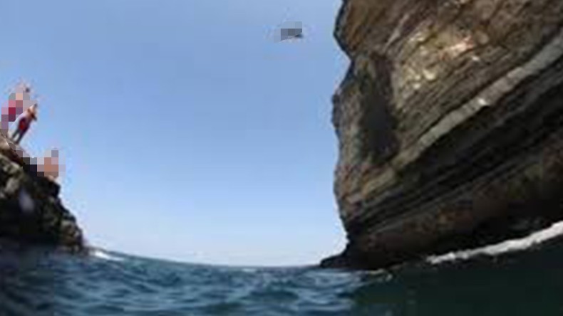 15 metre yükseklikteki kayalıklarda mahsur kaldı