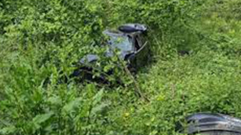 Otomobil Uçuruma Yuvarlandı