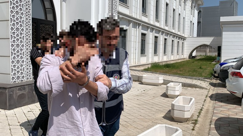 Evden ziynet eşyası çalan zanlılar tutuklandı