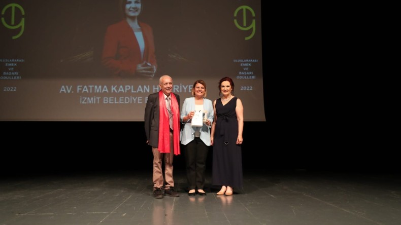 Başkan Hürriyet’e ödül