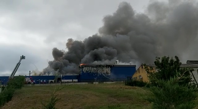 Büyük patlama; Fabrika alev alev