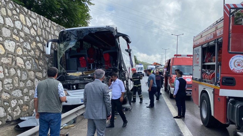 Kocaeli’de feci kaza; yaralılar var