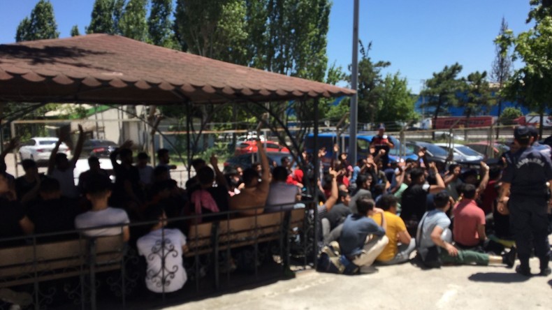 Kamyon içerisinden 103 Göçmen çıktı