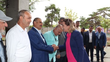 Başkan Hürriyet, pazarcı esnafıyla bayramlaştı