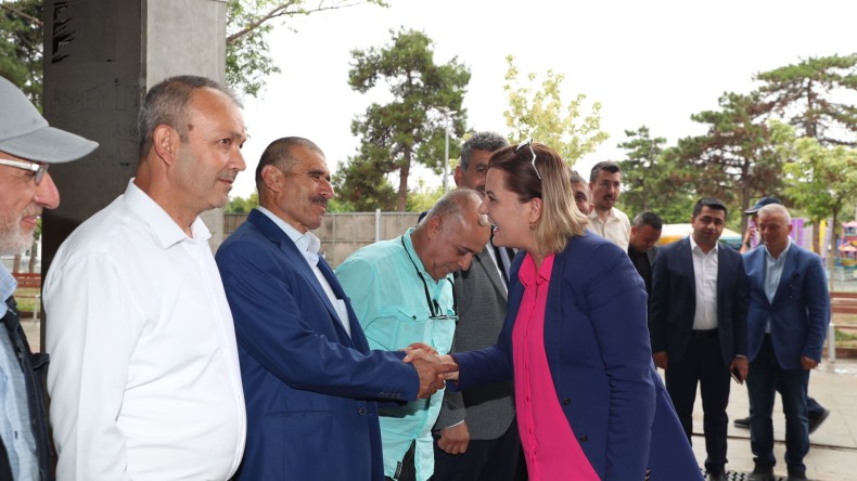 Başkan Hürriyet, pazarcı esnafıyla bayramlaştı