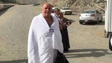 Hac vazifesini yaparken Mekke’de vefat etti