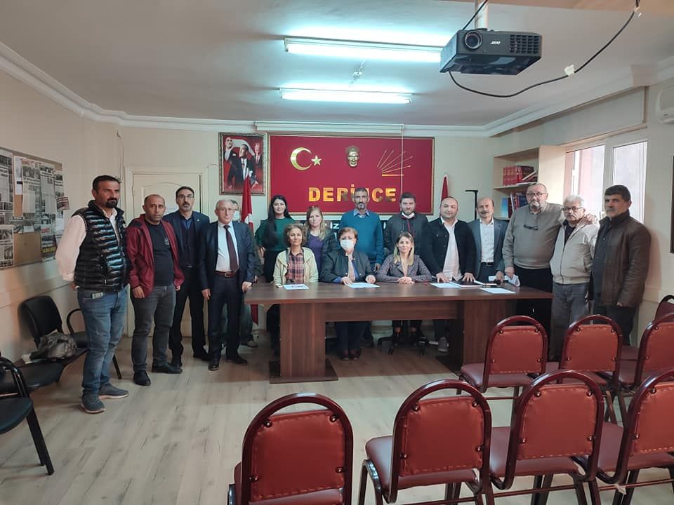CHP Derince’de Yöneticiler istifa etti