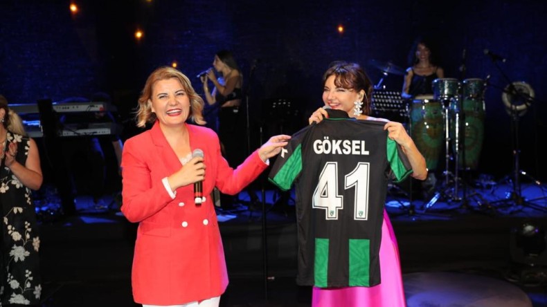 100 yıllık çınar; 30 Ağustos Zafer Bayramı İzmit’te coşkuyla kutlandı