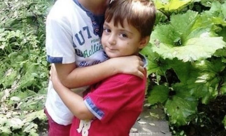 Traktörde dedesinin kucağındaydı; başına mermi isabet etti