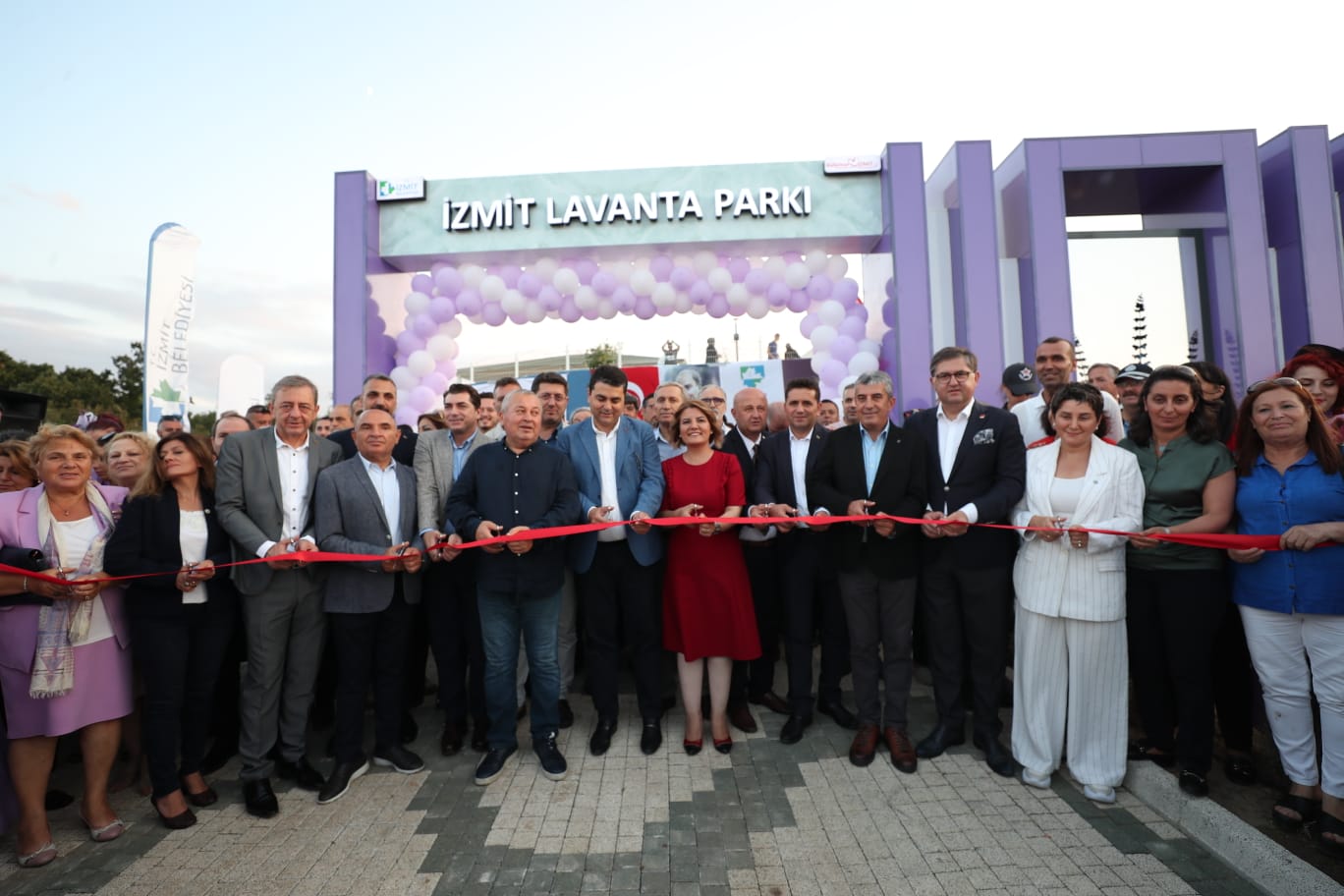 Lavanta Parkı ve Gülümse Kafe Lavanta görkemli törenle açıldı