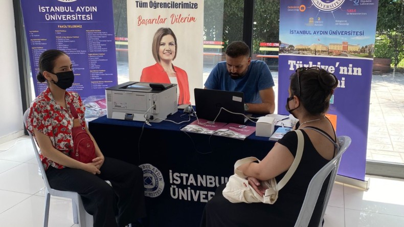 İzmit Belediyesi’nden Üniversite adaylarına ücretsiz danışmanlık hizmeti