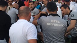 Yıldız Tilbe konserinde sahneye izinsiz girenlere müdahale edildi