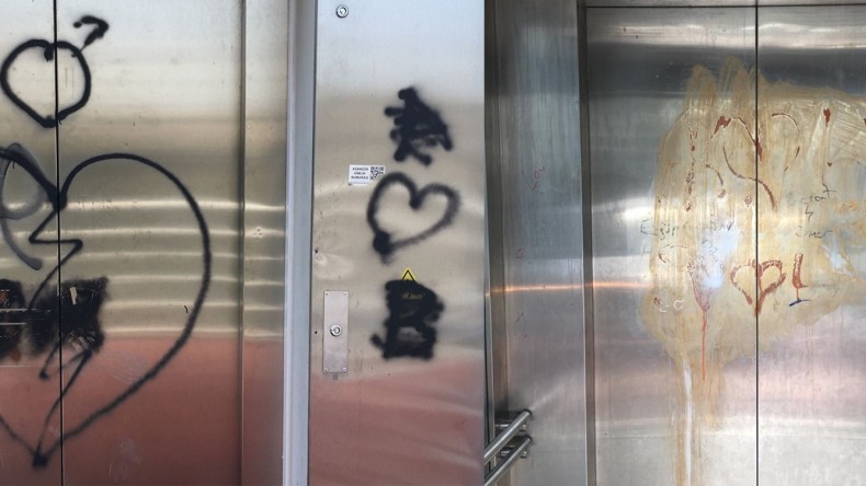 Kendini bilmez kişilerden akıl almaz hareketler; Sizin derdiniz ne?